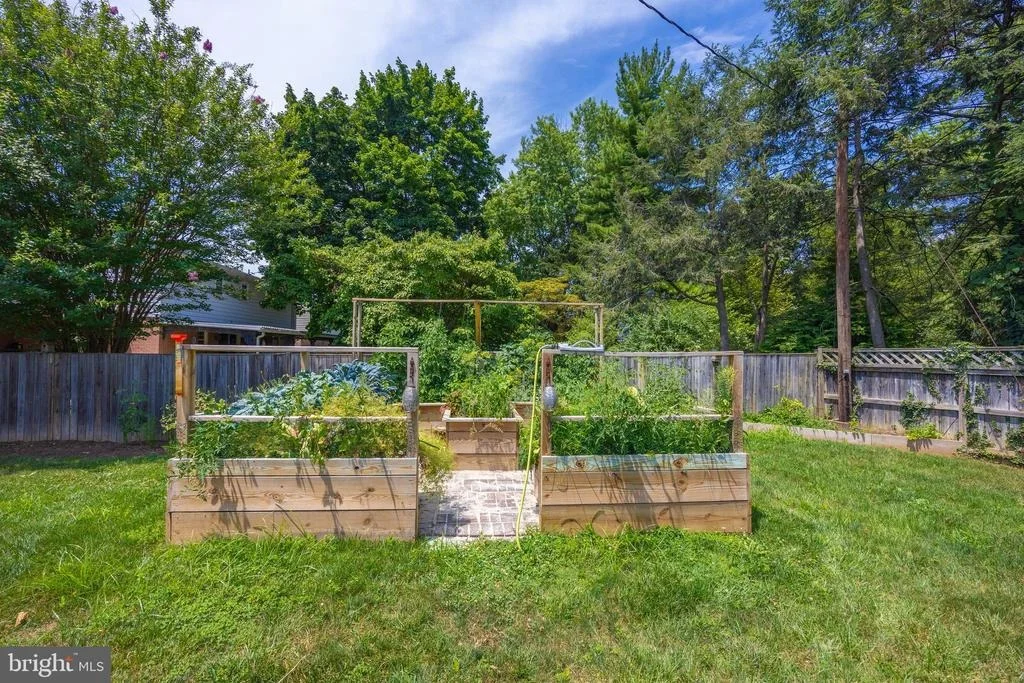 Photo of 201 CRESTVIEW COURT