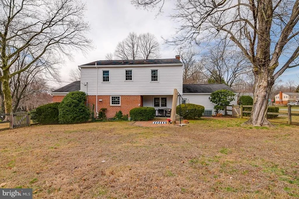 Photo of 9702 LONGVIEW DRIVE