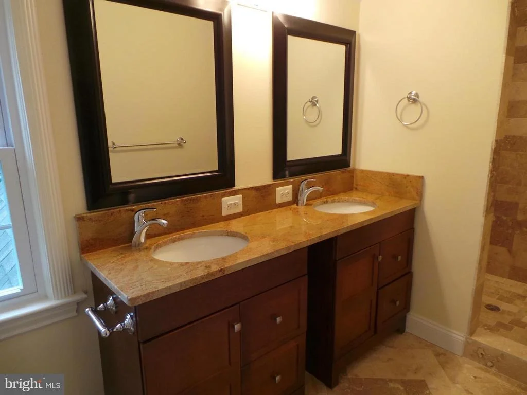 Photo of 1508 OAKCREST DRIVE