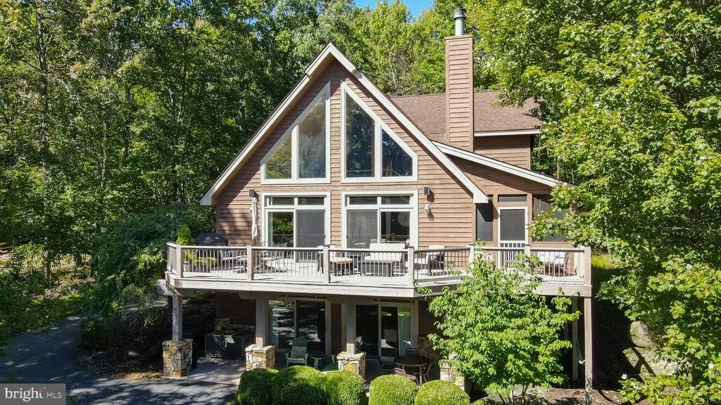 Photo of 431 MOUNTAINTOP ROAD