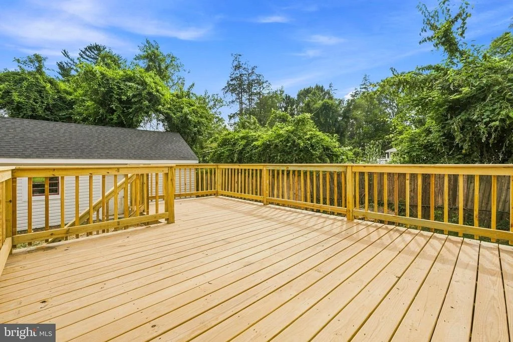 Photo of 703 NORTHWEST DRIVE