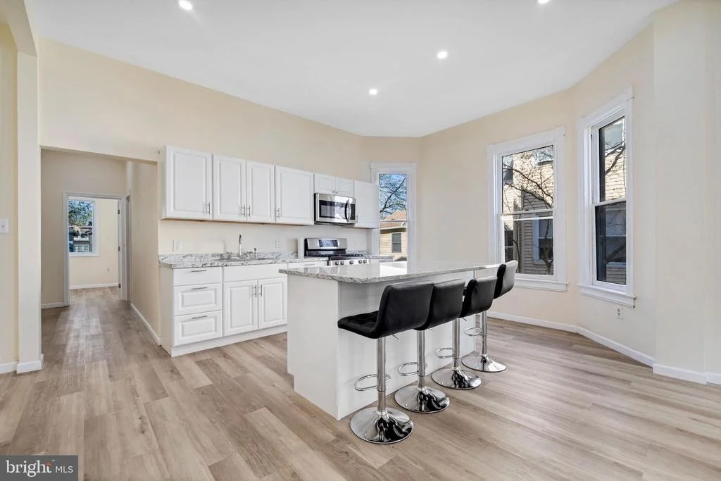Photo of 724 HUNTER STREET