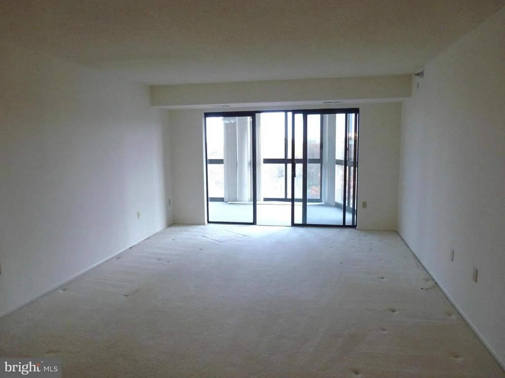 Photo of Unit 3923 at 15115 INTERLACHEN DRIVE