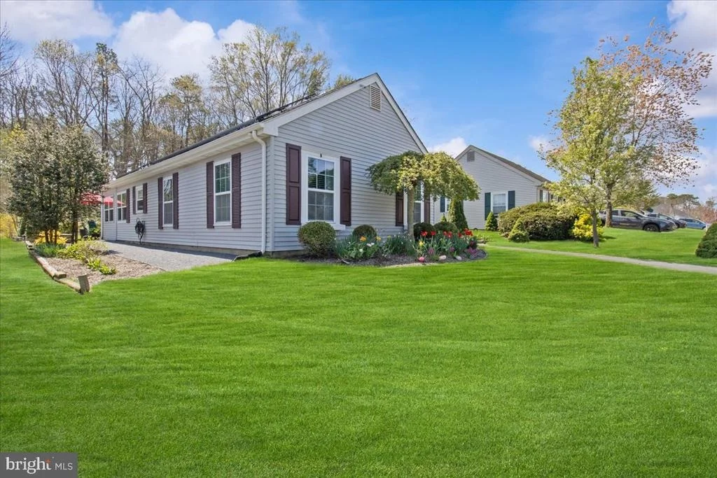 Photo of 32 BUCKINGHAM DRIVE