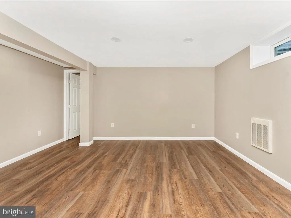 Photo of 2833 RODERICK ROAD