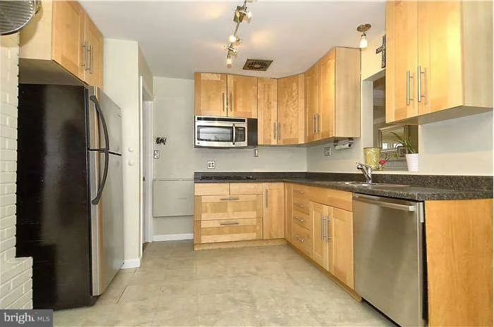 Photo of 1130 CAMERON ROAD