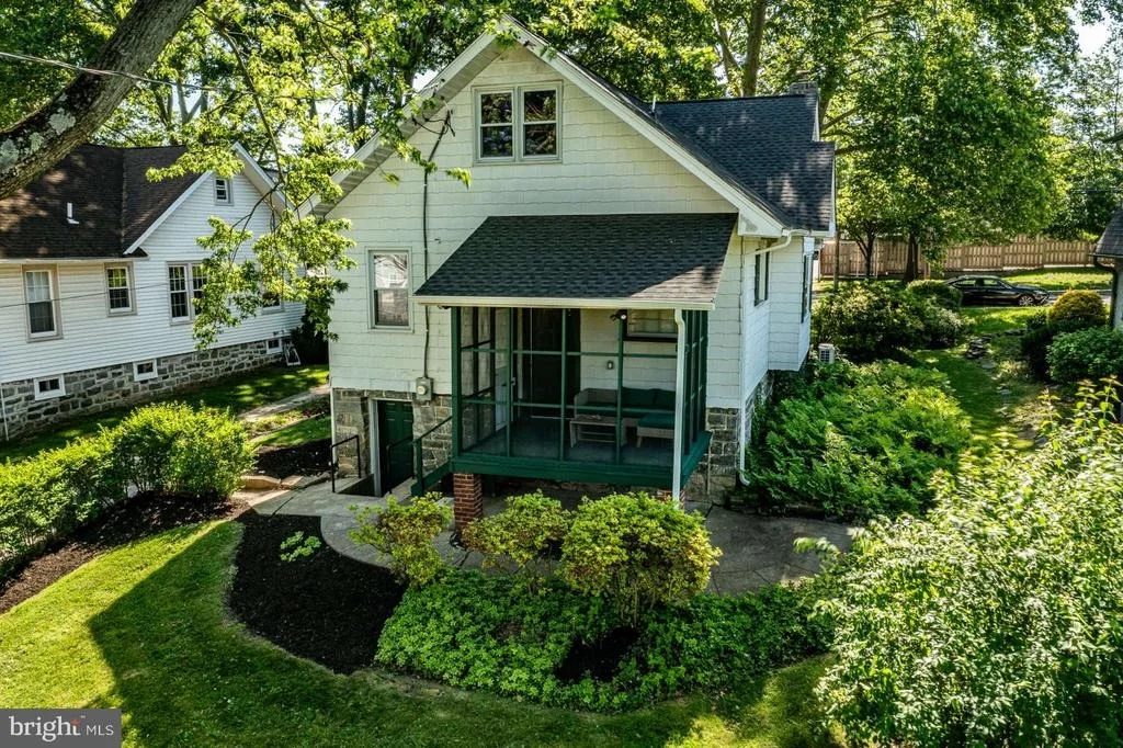 Photo of 89 SAXER AVENUE
