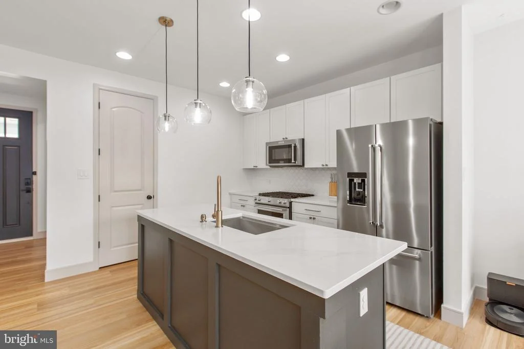 Photo of 725 ELECTRIC AVENUE