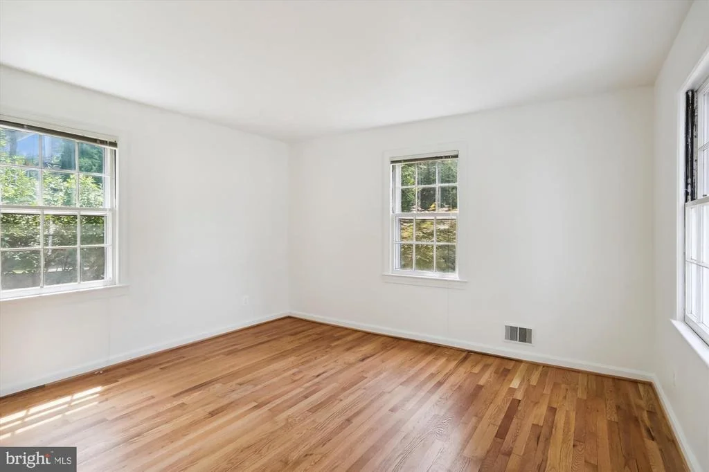 Photo of 17 PIPING ROCK DRIVE