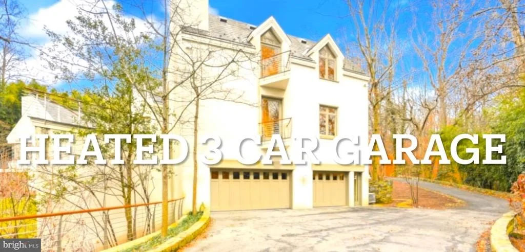 Photo of 1100 CREST LANE