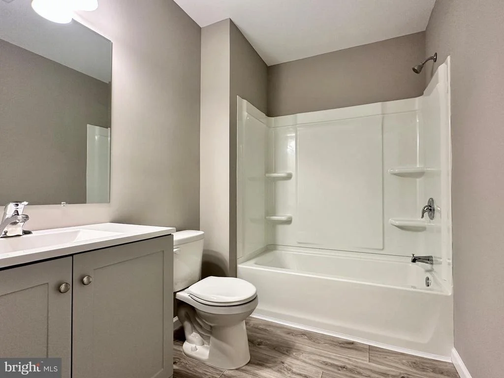 Photo of 1062 HICKORY DRIVE
