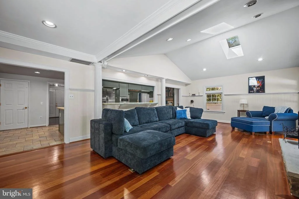 Photo of 6 STARLIGHT COURT