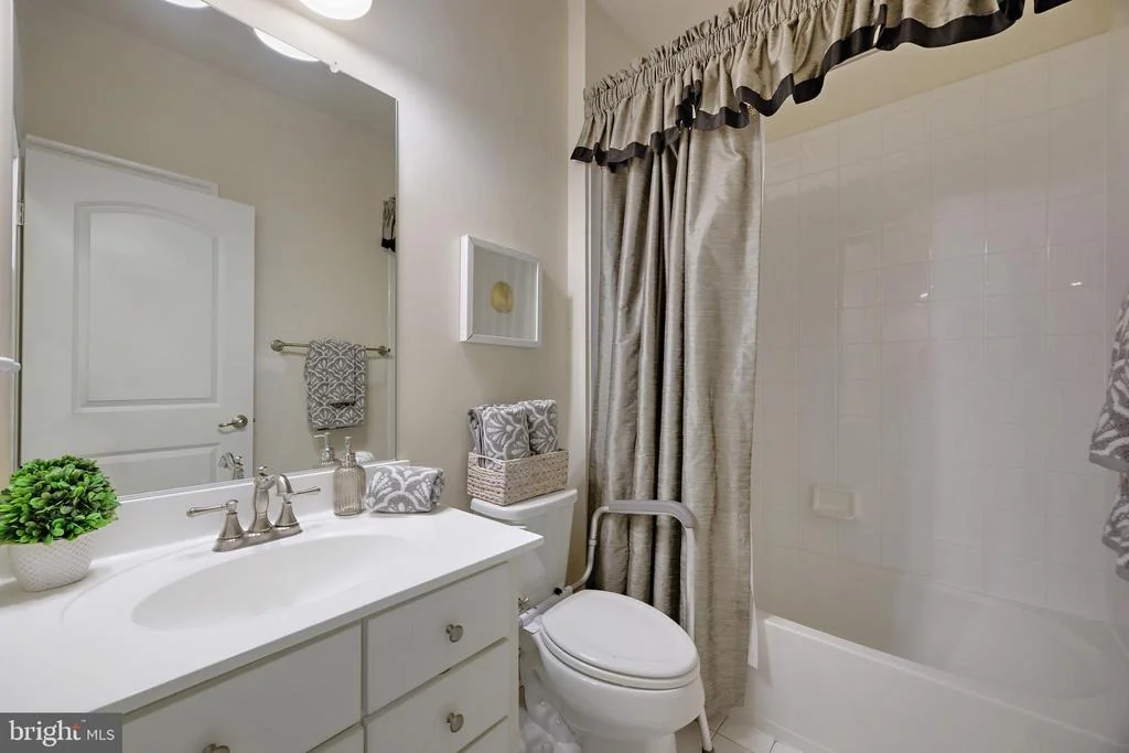Photo of 2926 LEVEE DRIVE
