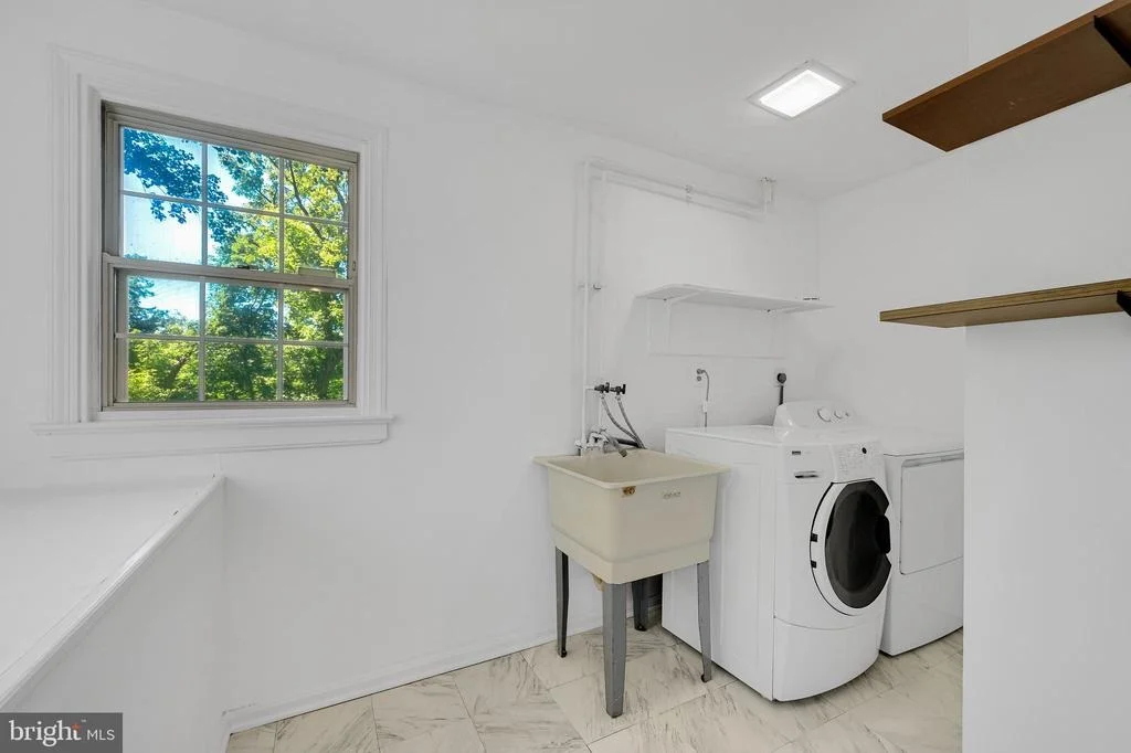 Photo of 2418 FOREST GLEN ROAD