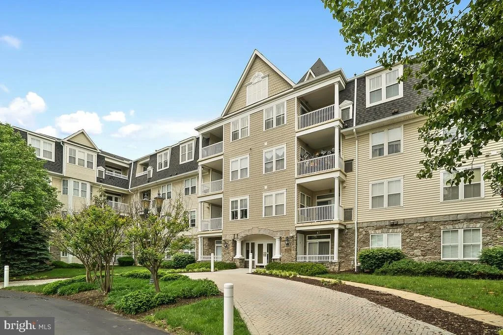 Photo of Unit 312 at 2520 WATERSIDE DRIVE