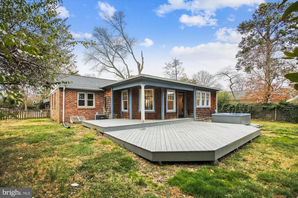 Photo of 7926 JACKSON ROAD
