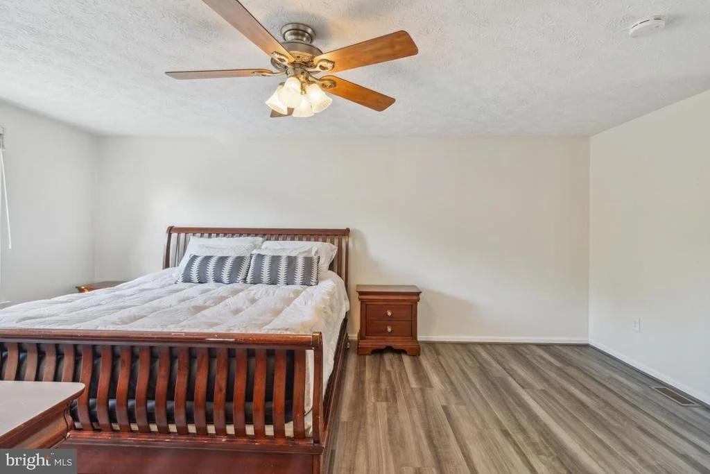 Photo of 8032 RED JACKET WAY