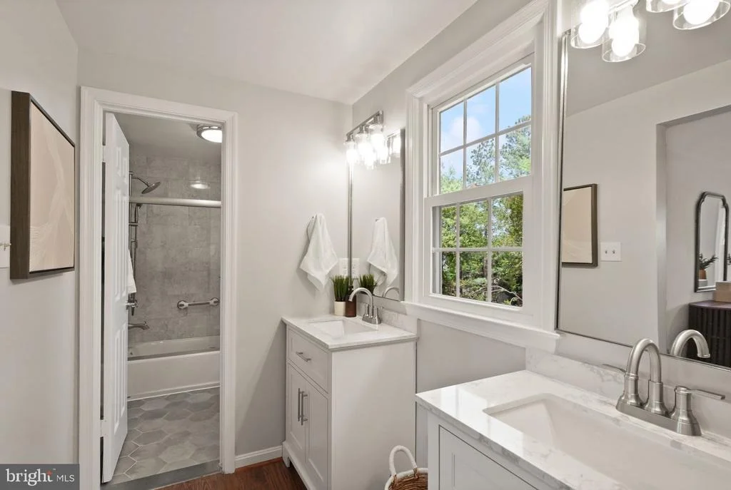 Photo of 2592 JOHN MILTON DRIVE