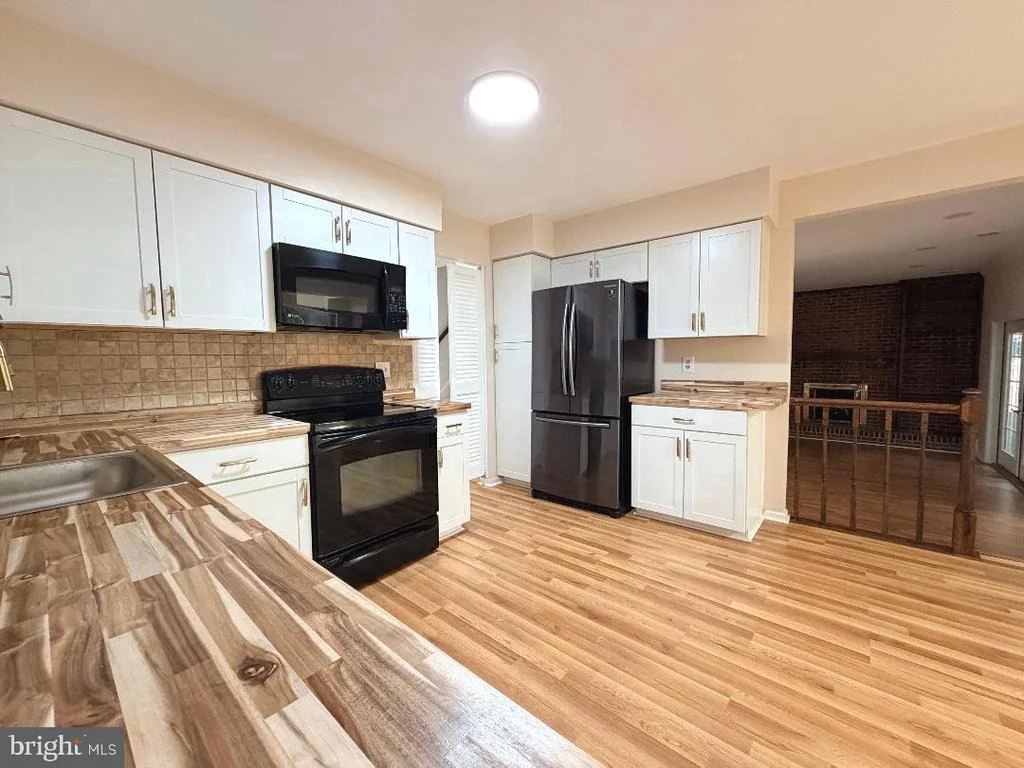 Photo of 7594 WOODSTOWN DRIVE