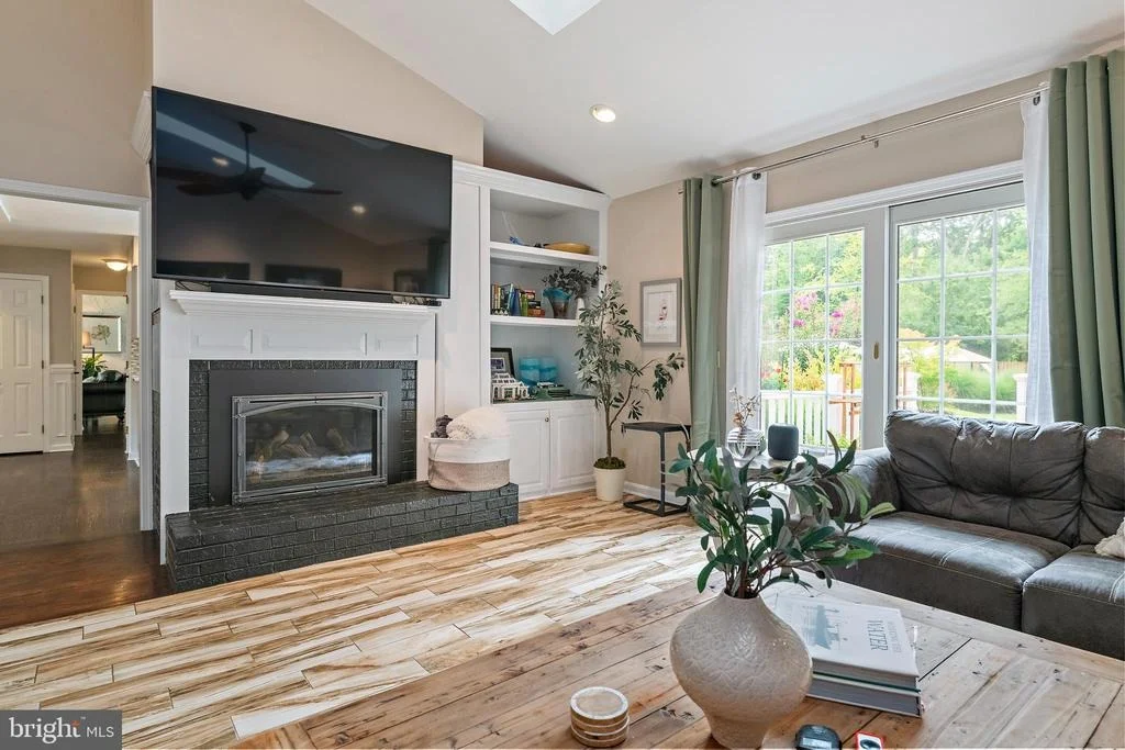 Photo of 1610 RIDOUT ROAD