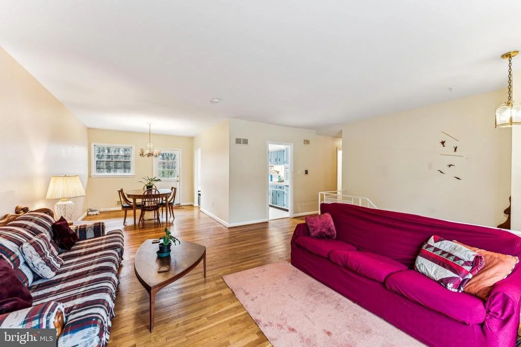 Photo of 921 LOXFORD TERRACE
