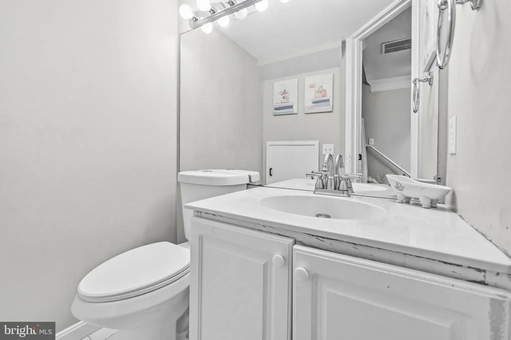 Photo of Unit 301 at 21843 BALDWIN SQUARE