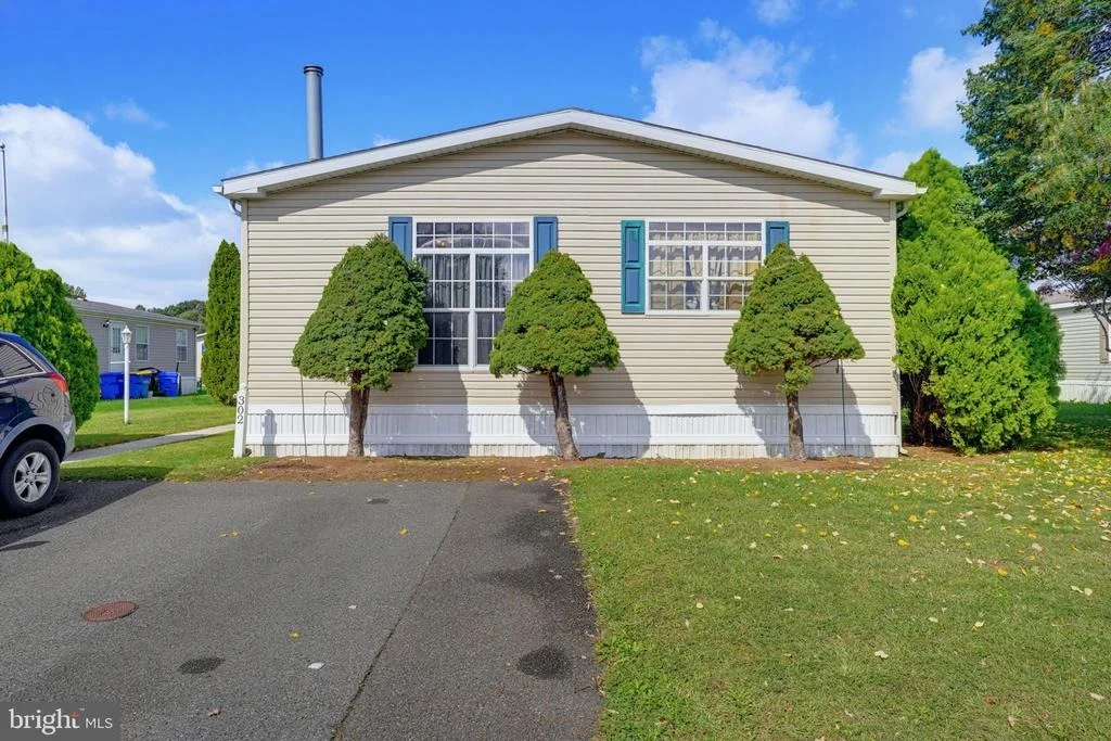 Photo of Unit 211 at 302 FOX POINTE DRIVE