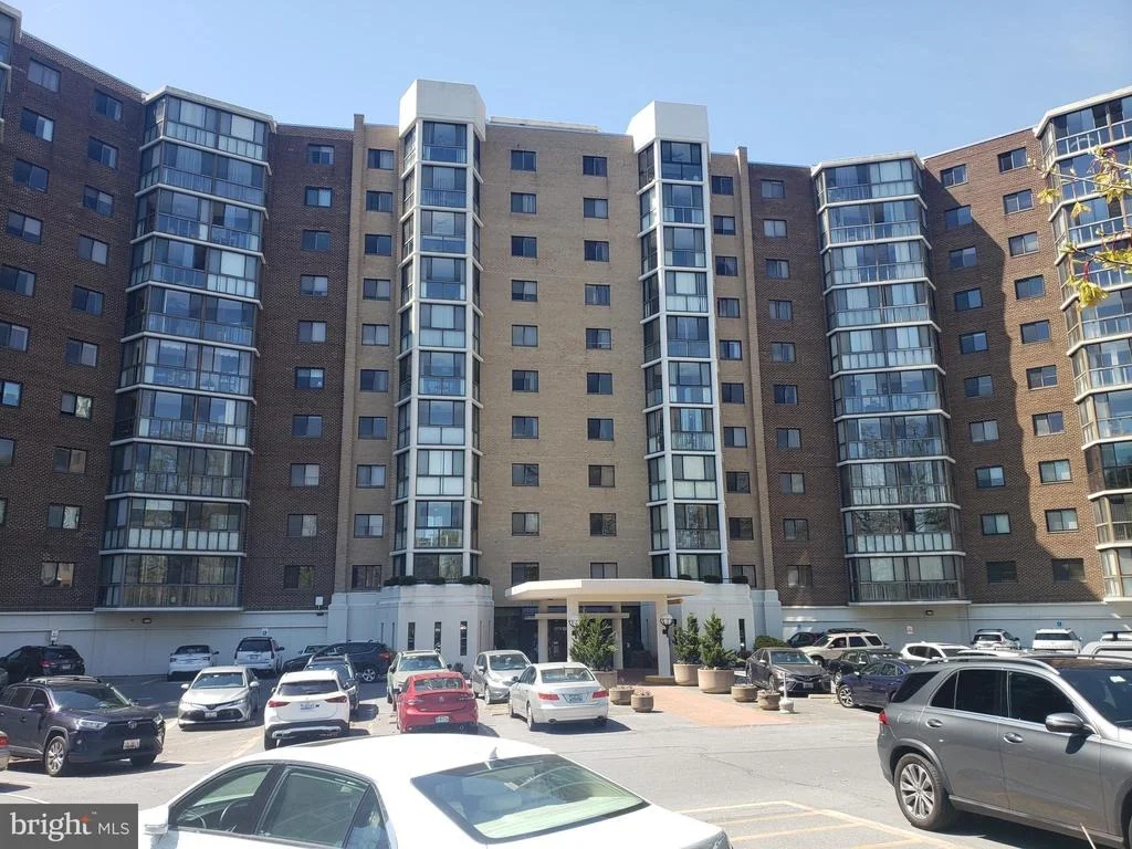 Photo of Unit 3515 at 15115 INTERLACHEN DRIVE