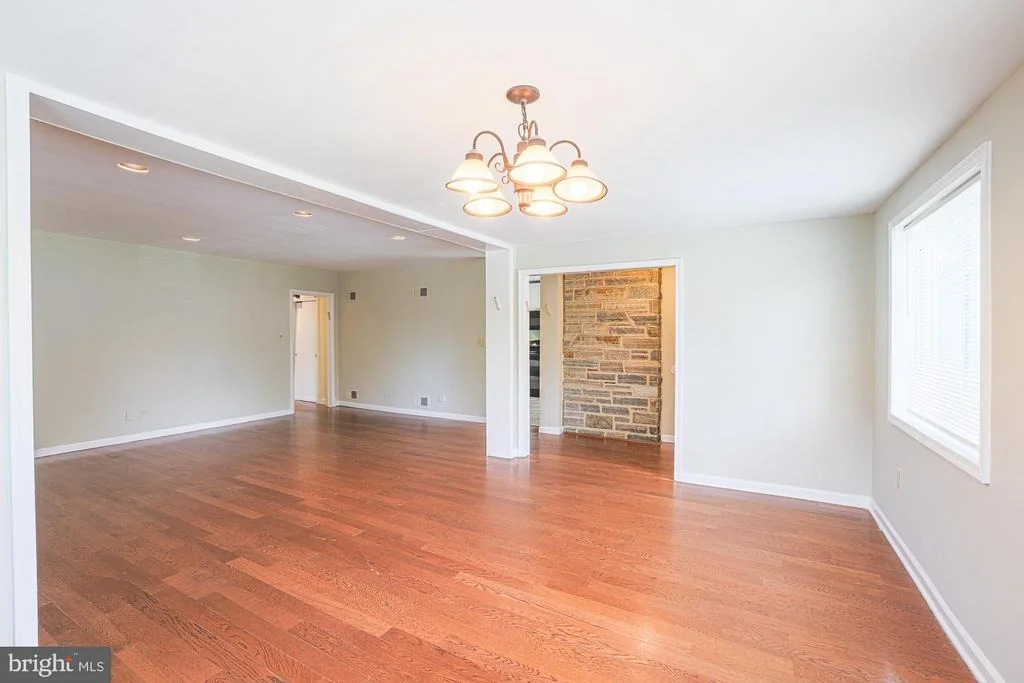 Photo of 6206 WINNER AVENUE