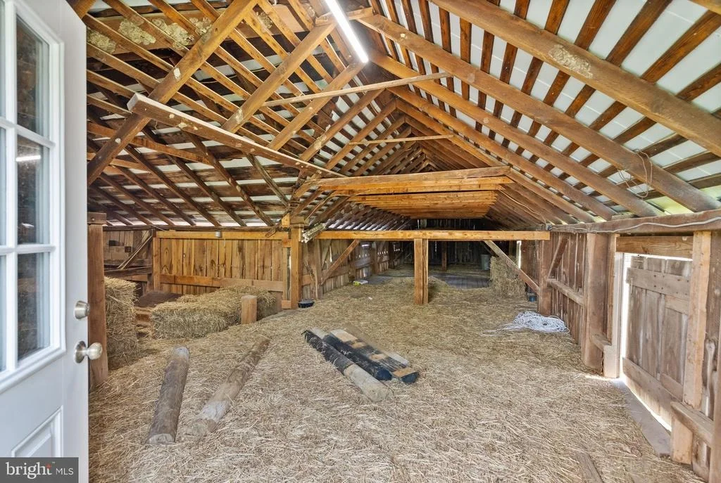 Photo of 20596 AIRMONT ROAD