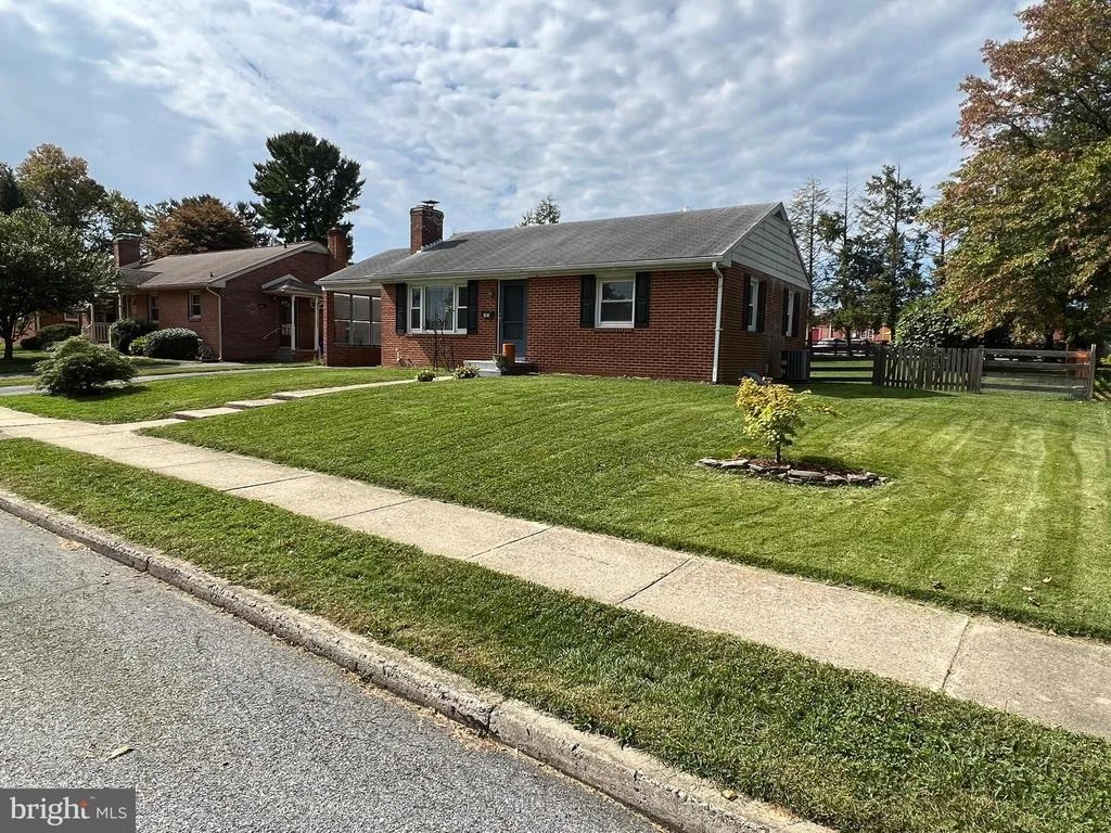 Photo of 909 PINE AVENUE