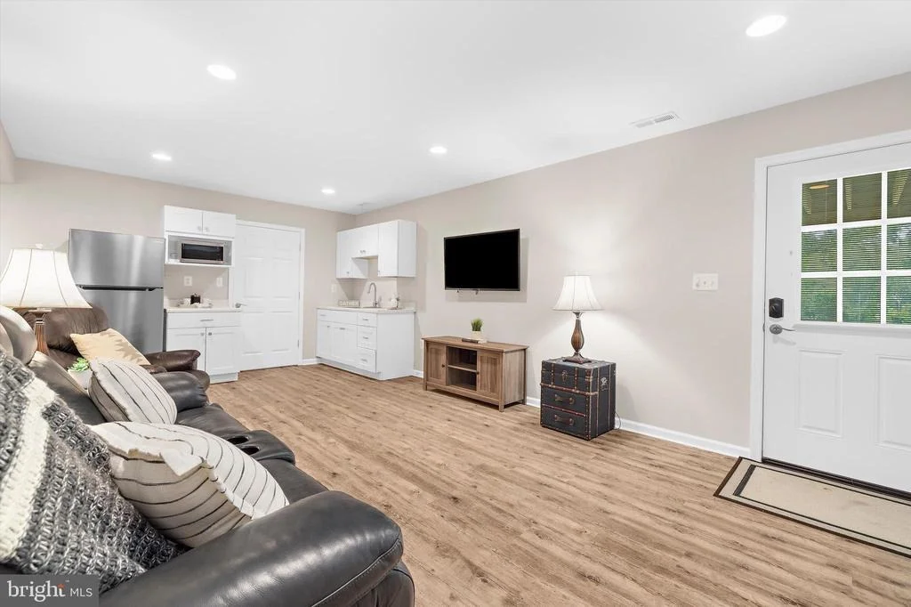 Photo of 527 BAY HILLS DRIVE