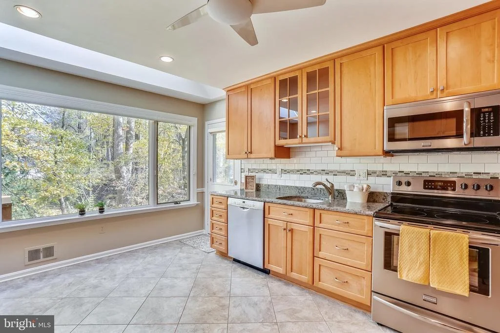 Photo of 19005 PLUMMER DRIVE
