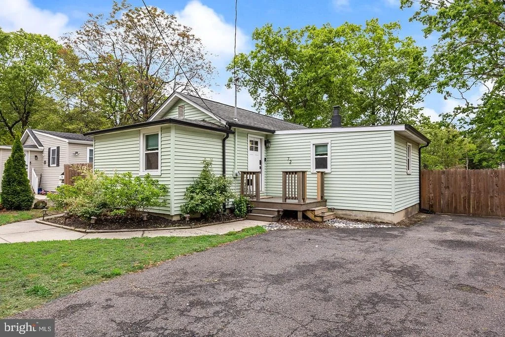 Photo of 72 E 9TH AVENUE