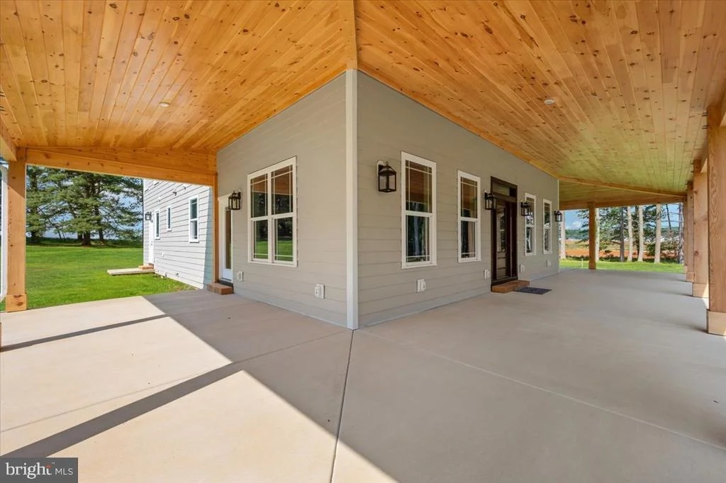 Photo of 460 SHADE TREE LANE