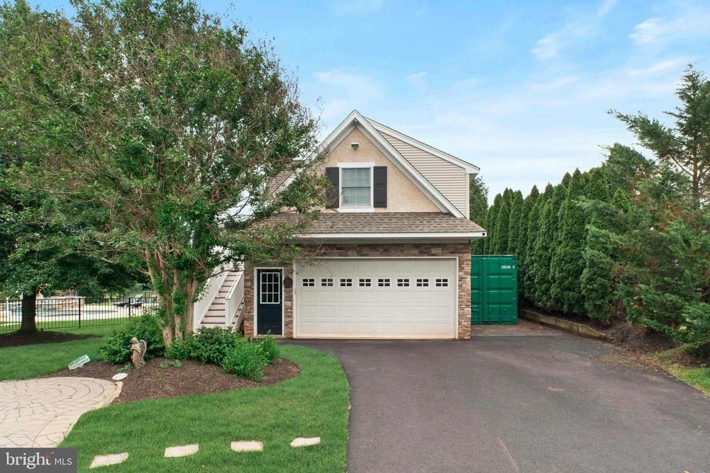 Photo of 4 COPPERLEAF COURT