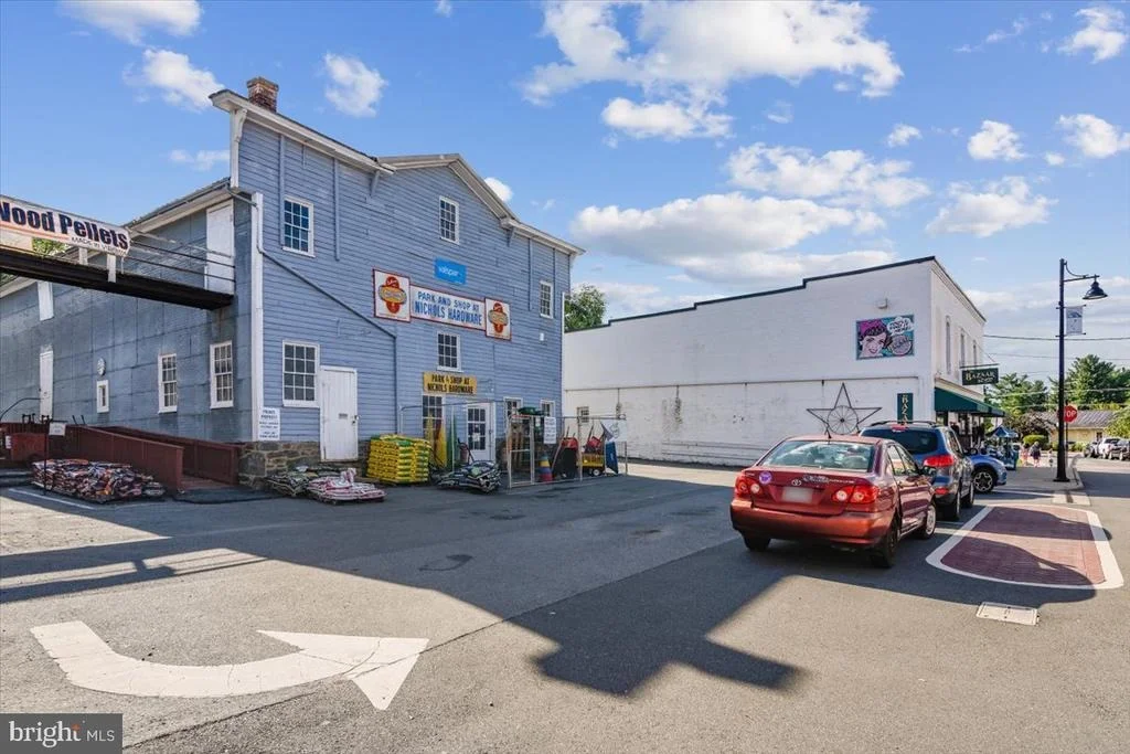 Photo of 320 N CONSTITUTION WAY