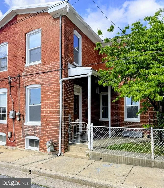 Photo of 7 N WISNER STREET