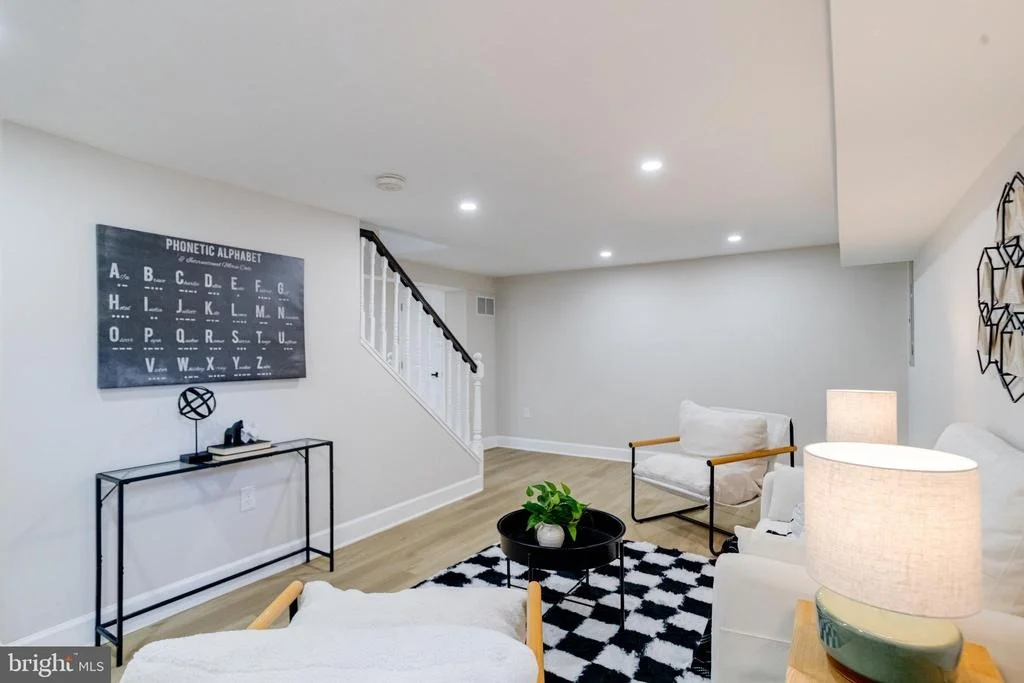 Photo of 605 WALNUT AVENUE