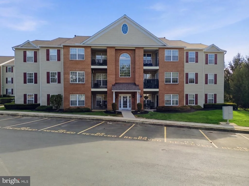 Photo of Unit 1B at 3840 NORMANDY DRIVE