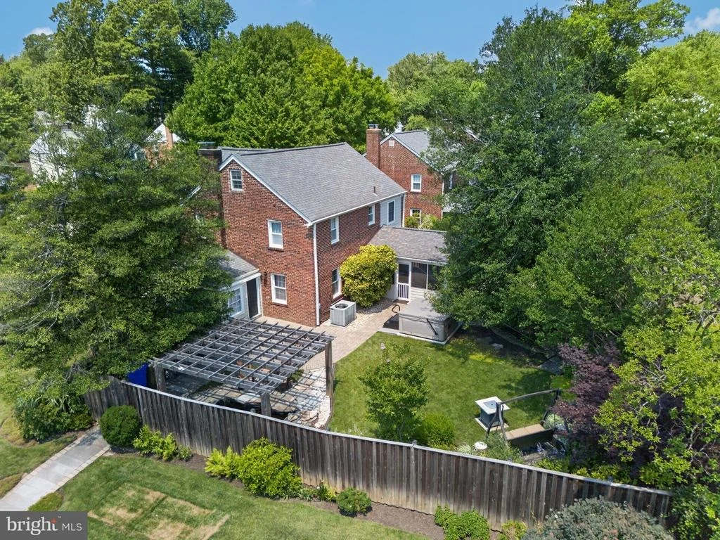 Photo of 9701 LAWNDALE DRIVE
