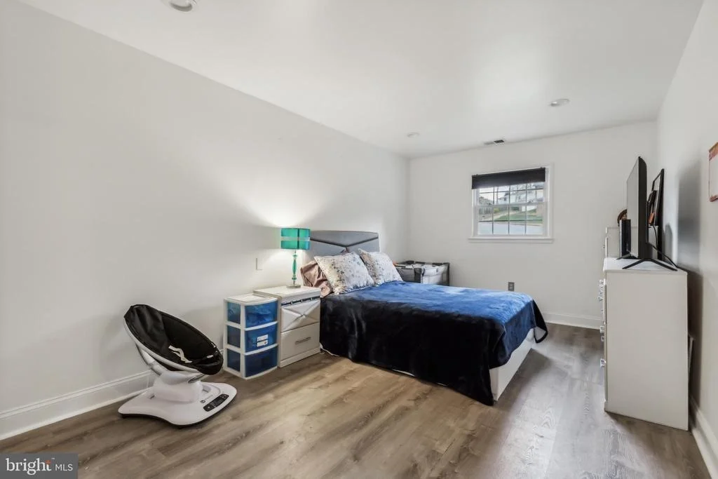 Photo of 18916 WHITE OAK DRIVE