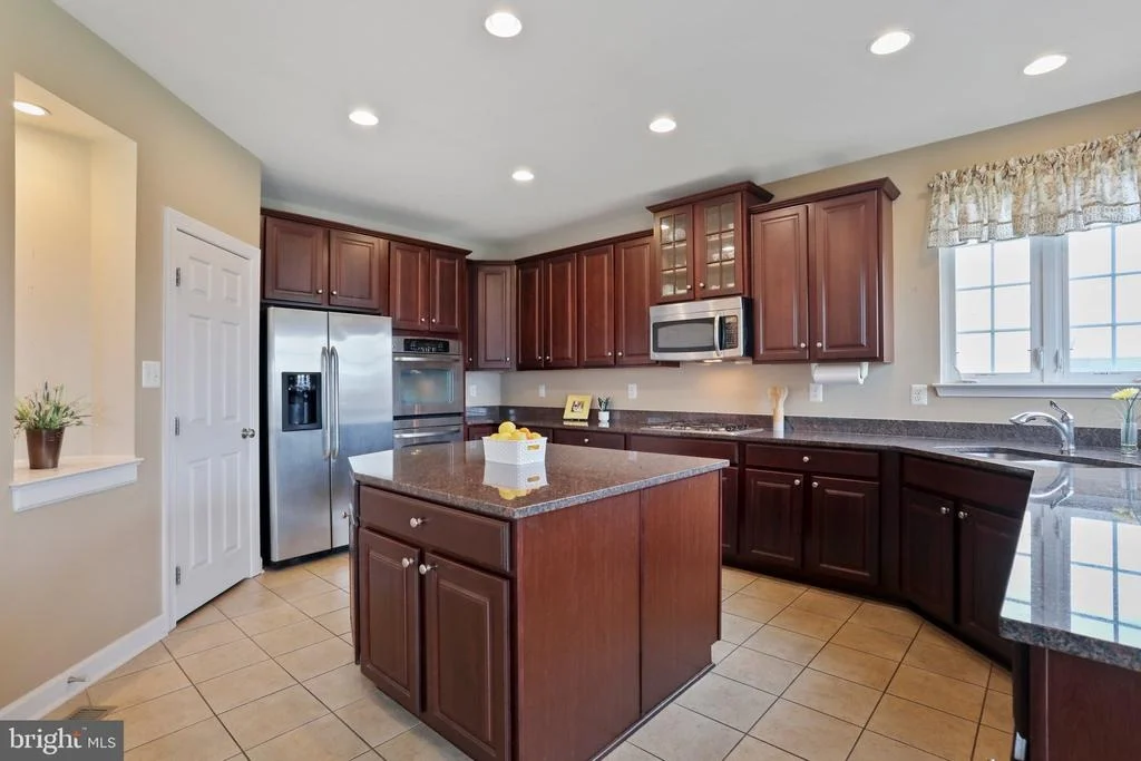 Photo of 10138 ROULETTE DRIVE