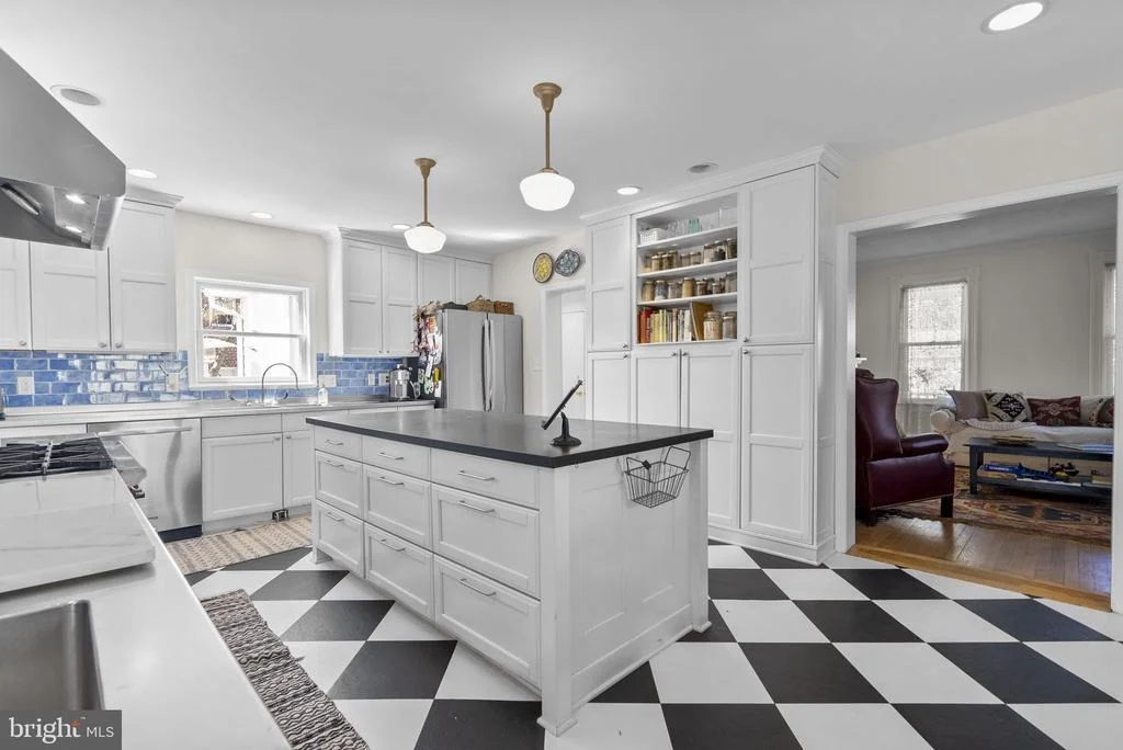 Photo of 212 DEARBORN AVENUE