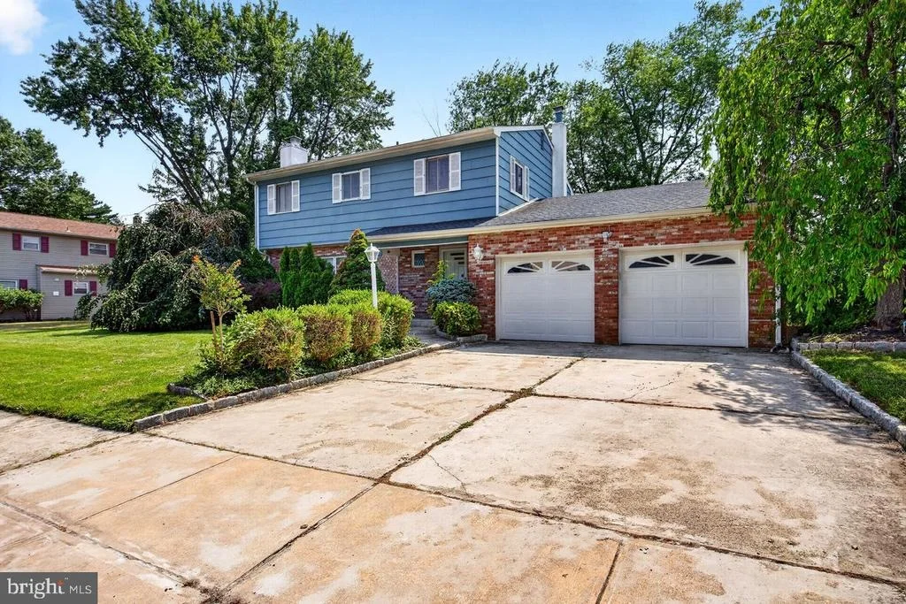 Photo of 717 DORIS TERRACE