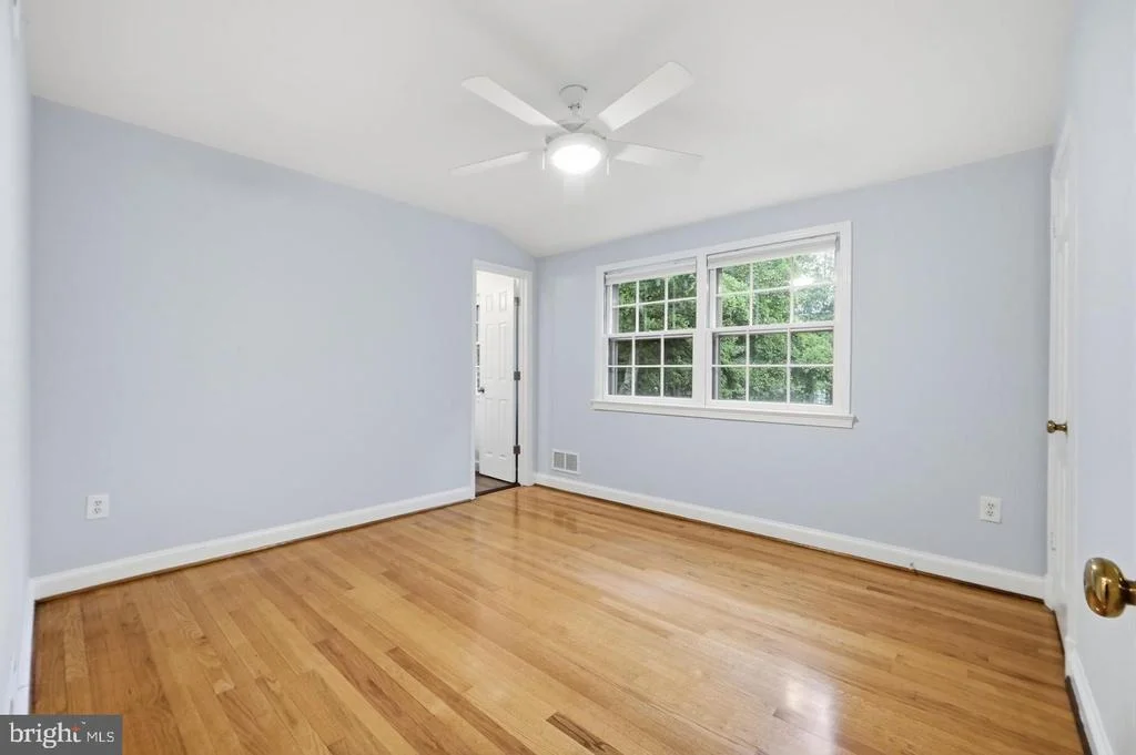 Photo of 5910 OVERLEA ROAD