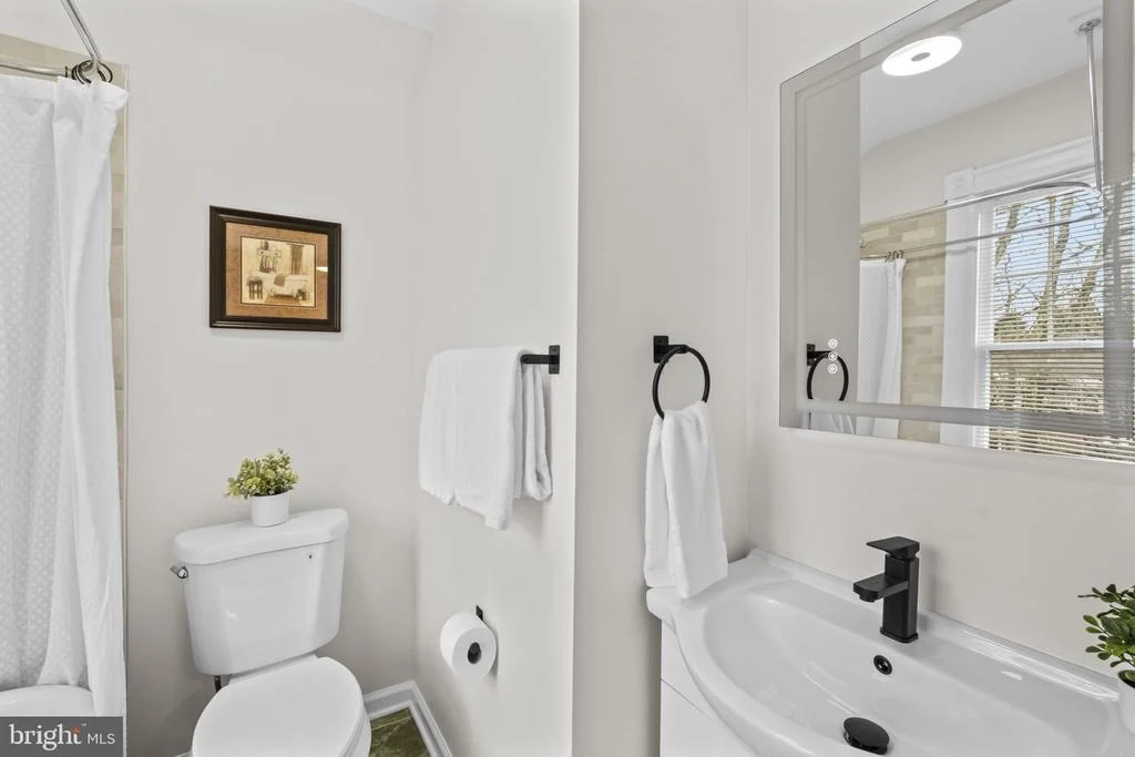 Photo of 702 DEEPDENE ROAD