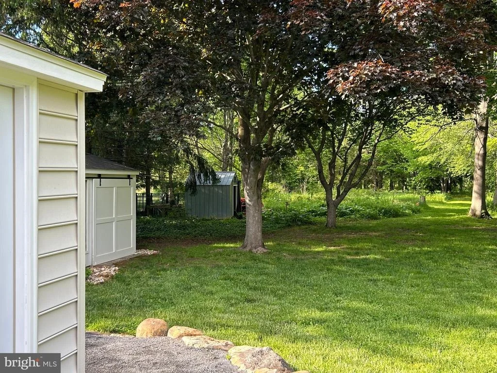 Photo of 902 N ISLAND ROAD