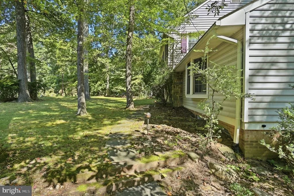 Photo of 17517 SKYLINE DRIVE