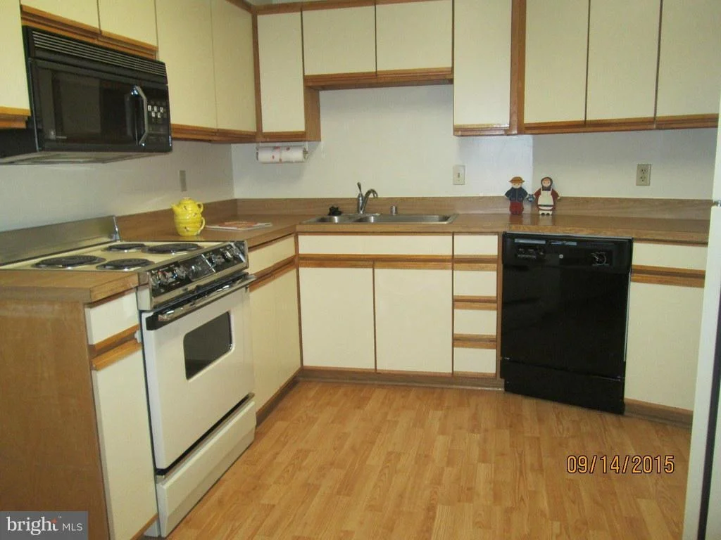 Photo of Unit 4403 at 15100 INTERLACHEN DRIVE